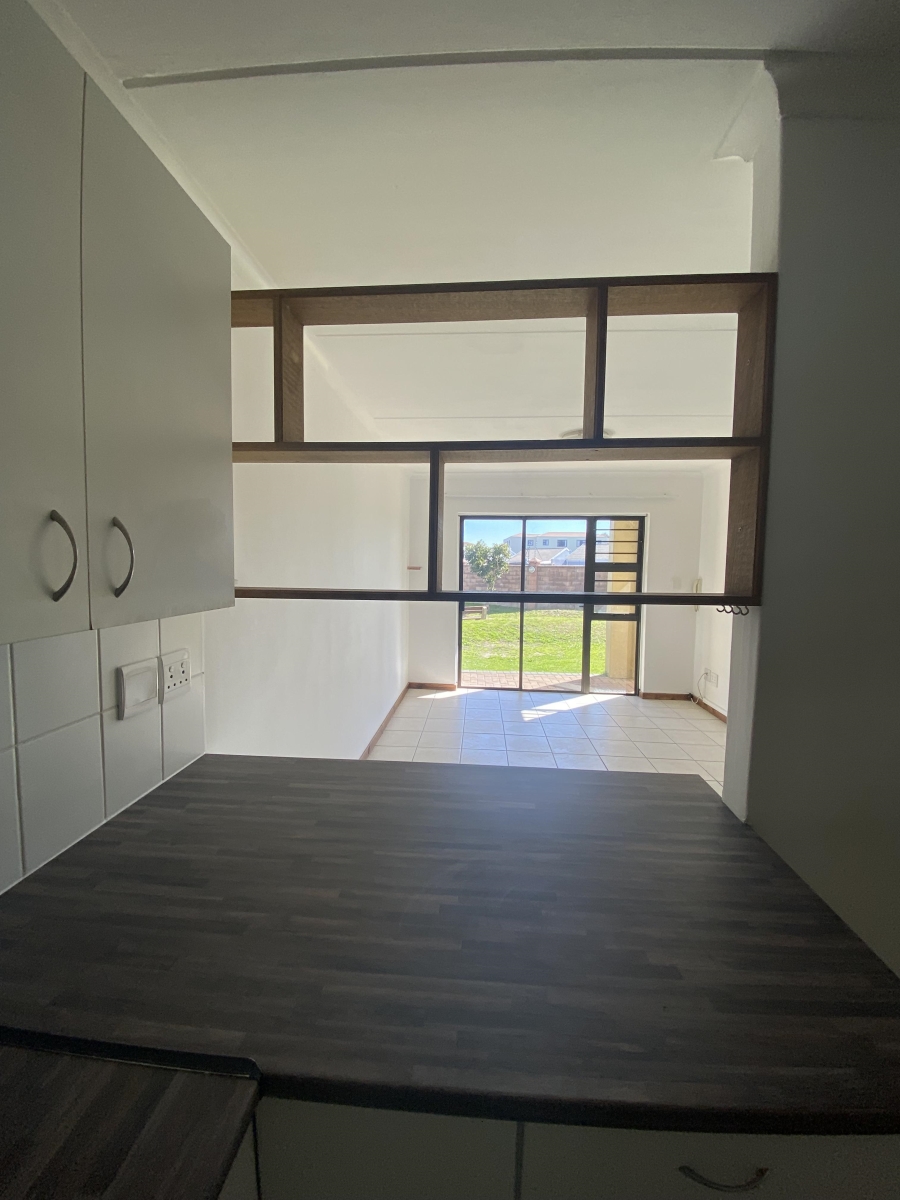To Let 2 Bedroom Property for Rent in Guldenland Western Cape